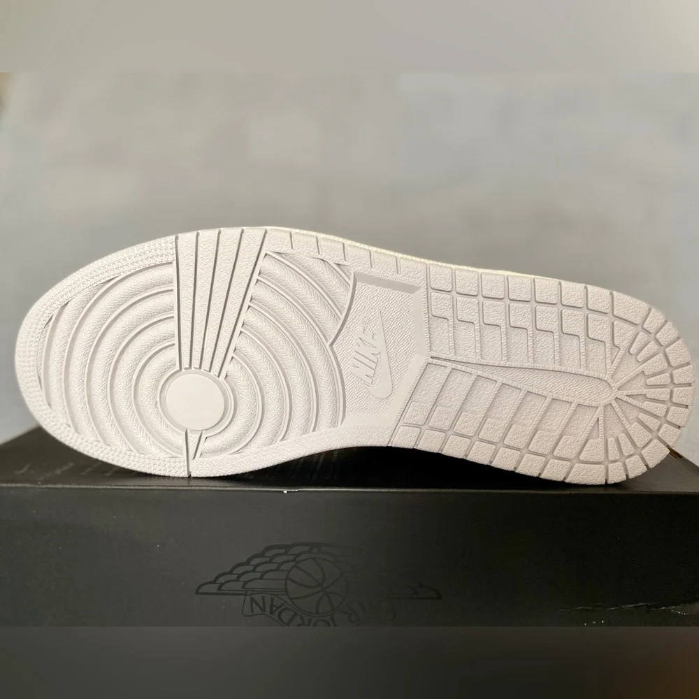 Air Jordan 1 Mid SE Craft